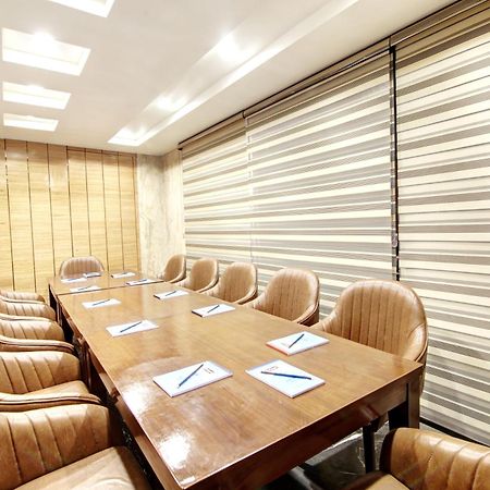 Hotel Krishna Plaza 'New Delhi' - By M S Hospitality Ngoại thất bức ảnh