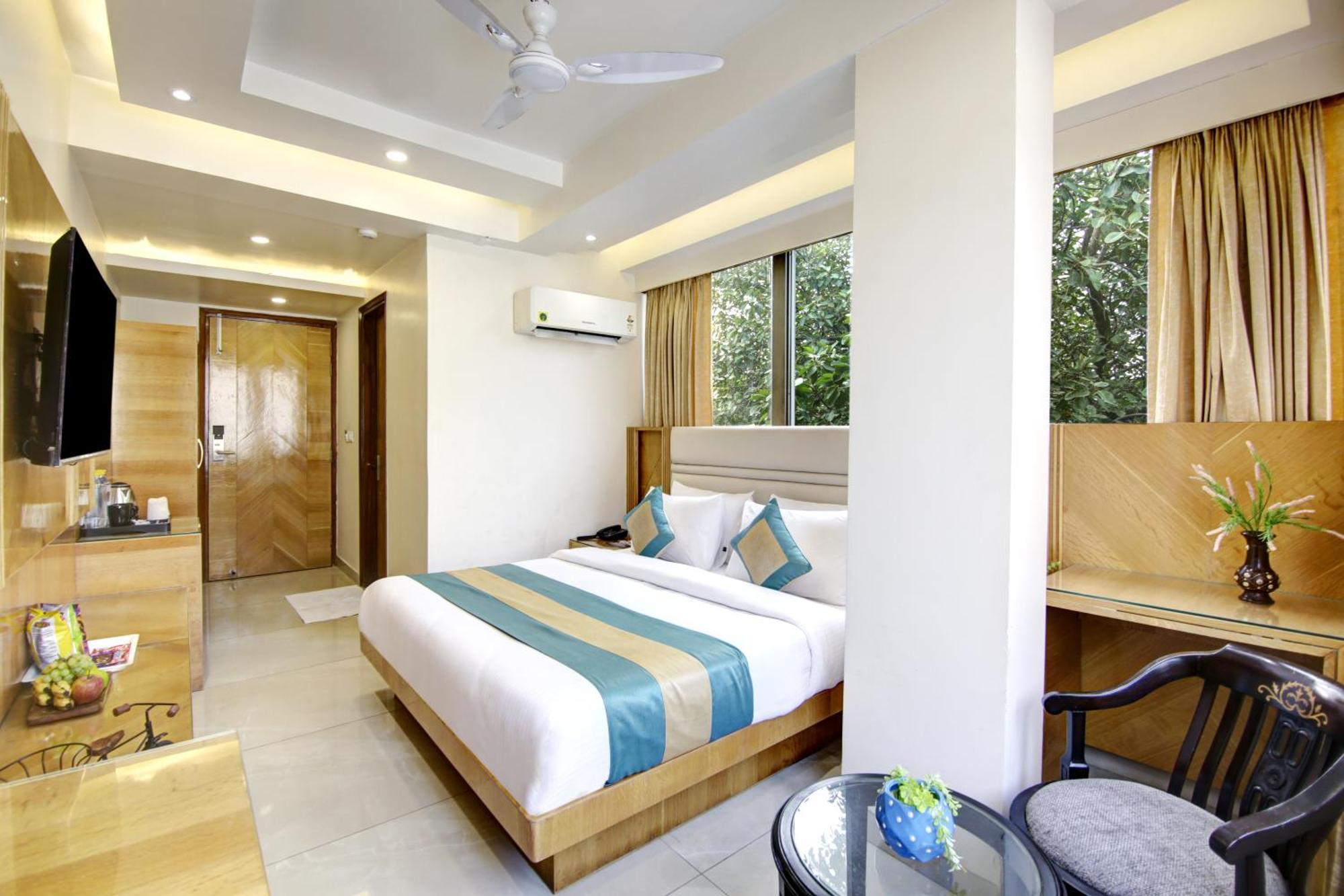 Hotel Krishna Plaza 'New Delhi' - By M S Hospitality Ngoại thất bức ảnh