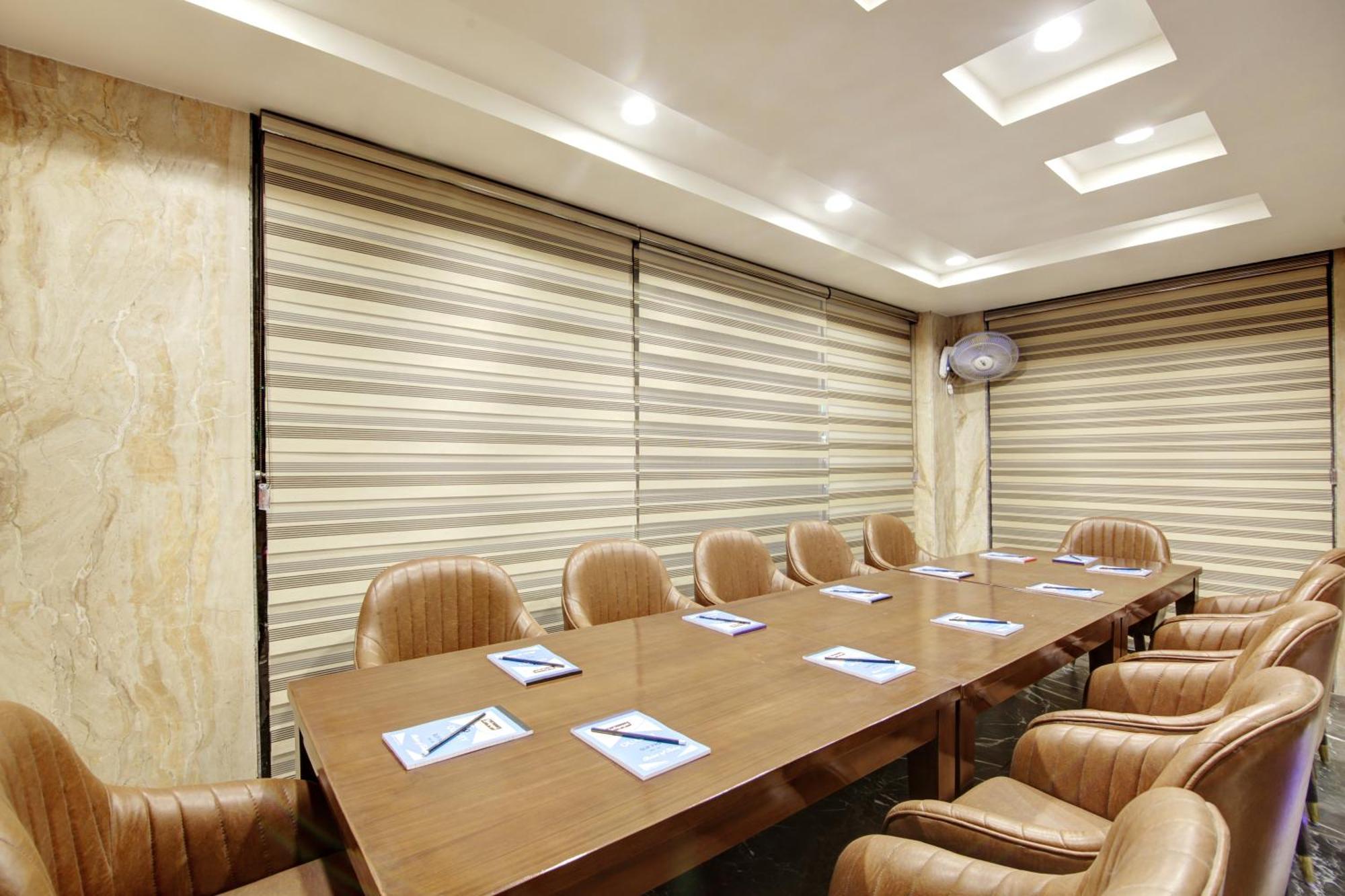 Hotel Krishna Plaza 'New Delhi' - By M S Hospitality Ngoại thất bức ảnh