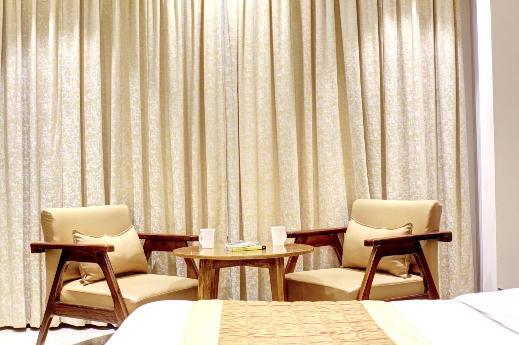 Hotel Krishna Plaza 'New Delhi' - By M S Hospitality Ngoại thất bức ảnh
