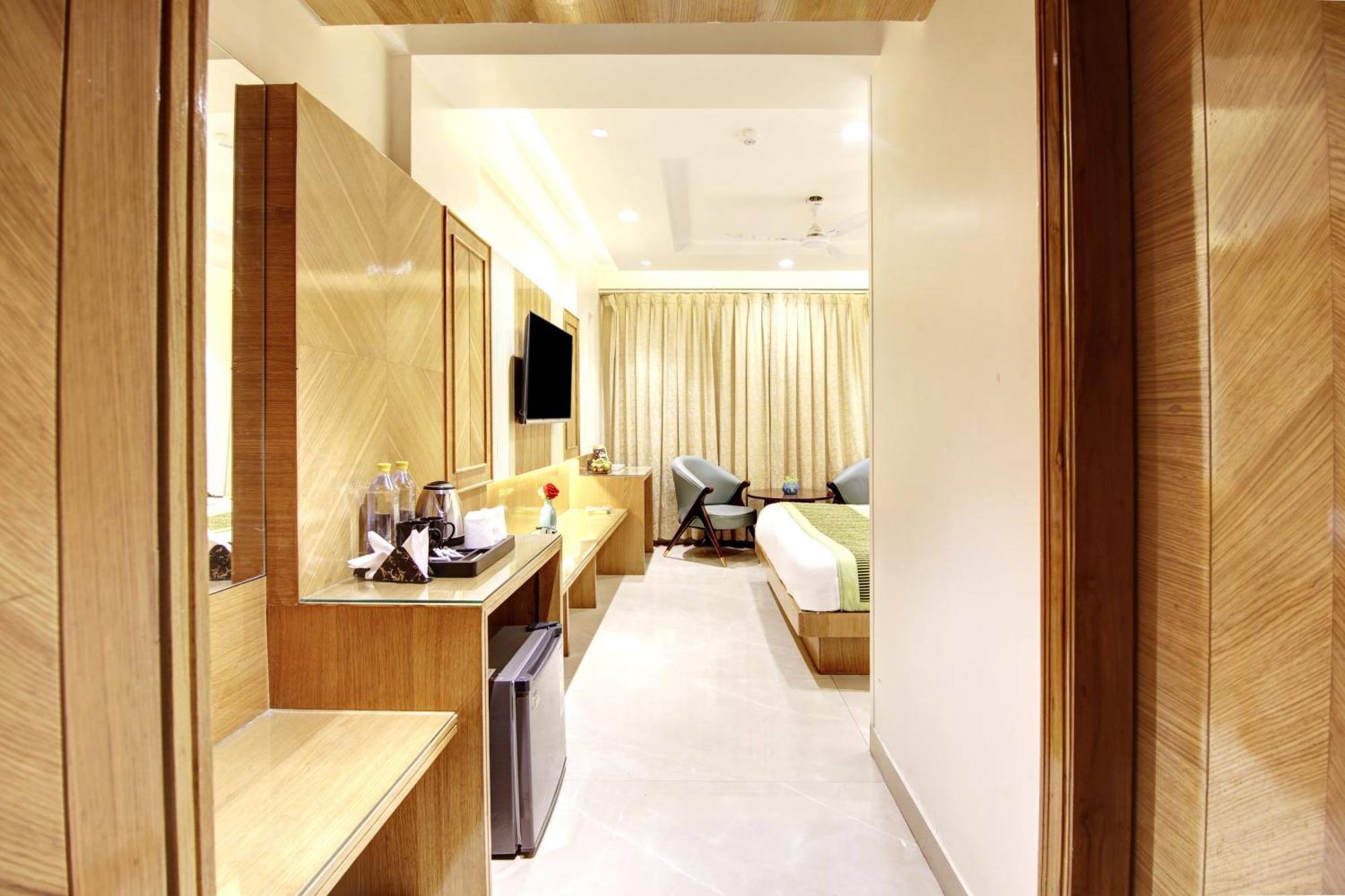 Hotel Krishna Plaza 'New Delhi' - By M S Hospitality Ngoại thất bức ảnh