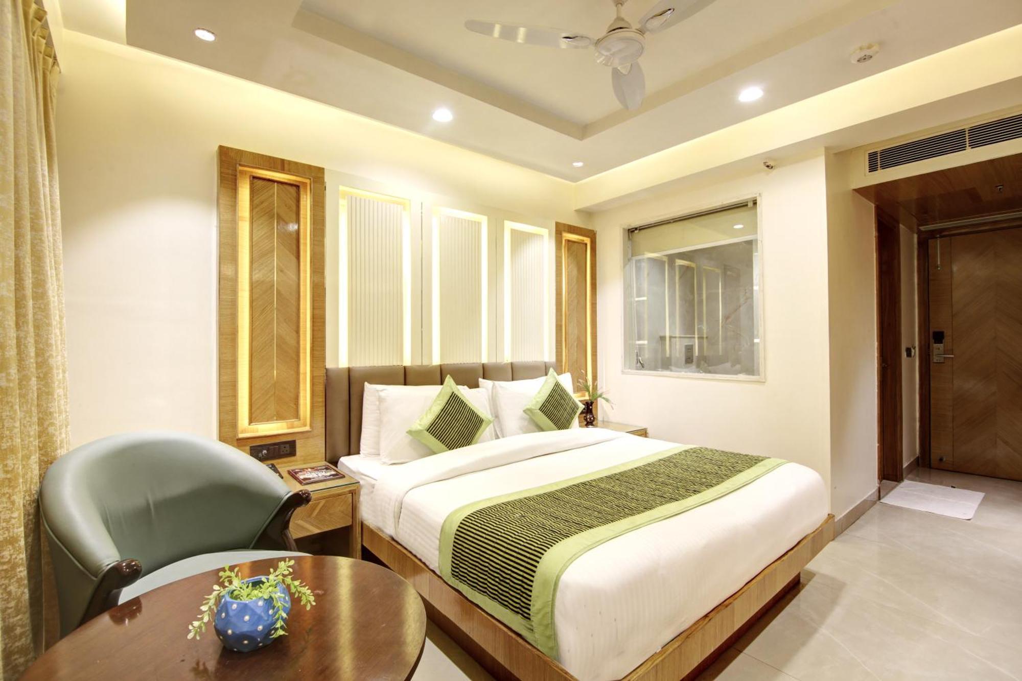 Hotel Krishna Plaza 'New Delhi' - By M S Hospitality Ngoại thất bức ảnh