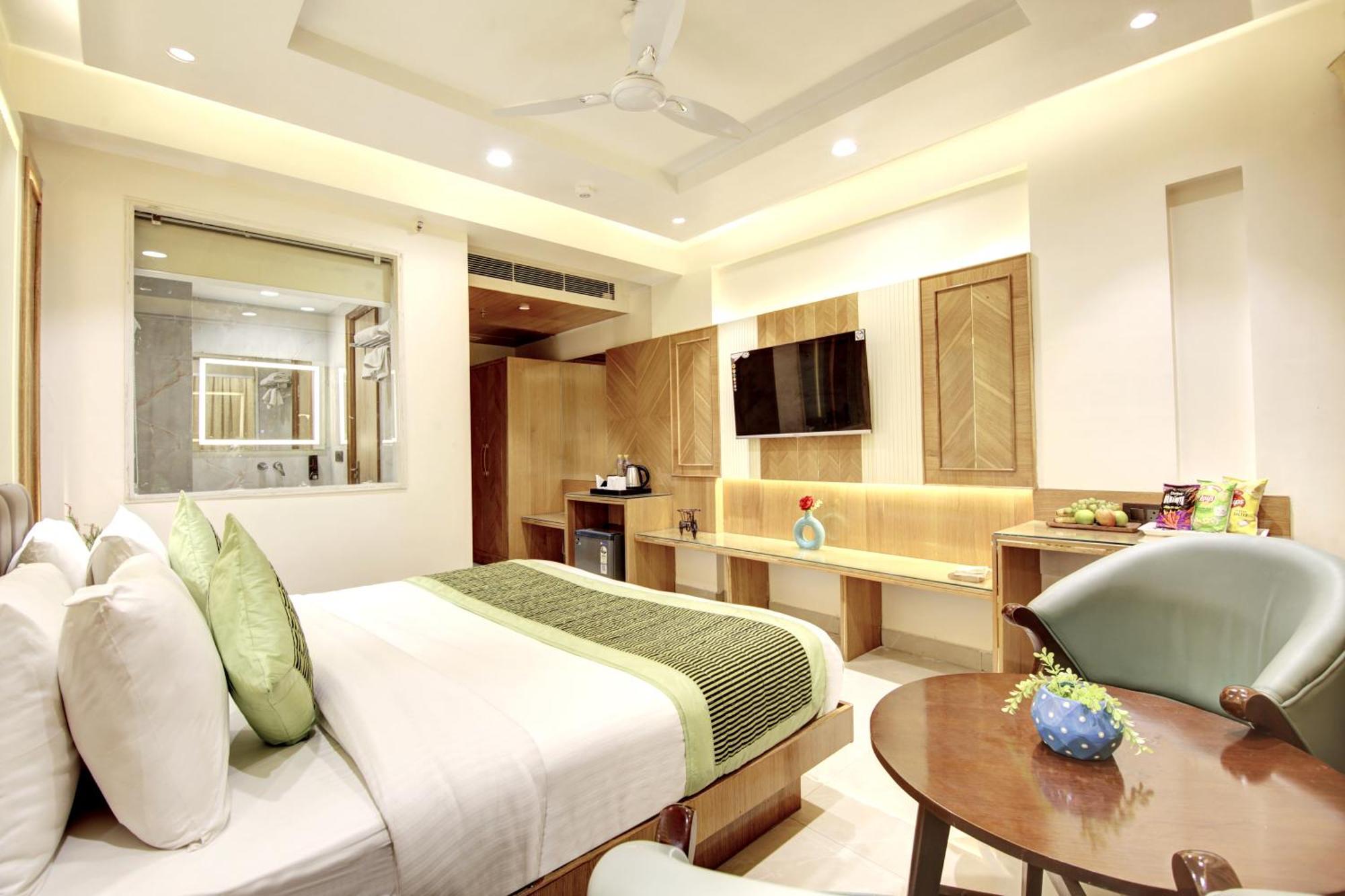 Hotel Krishna Plaza 'New Delhi' - By M S Hospitality Ngoại thất bức ảnh