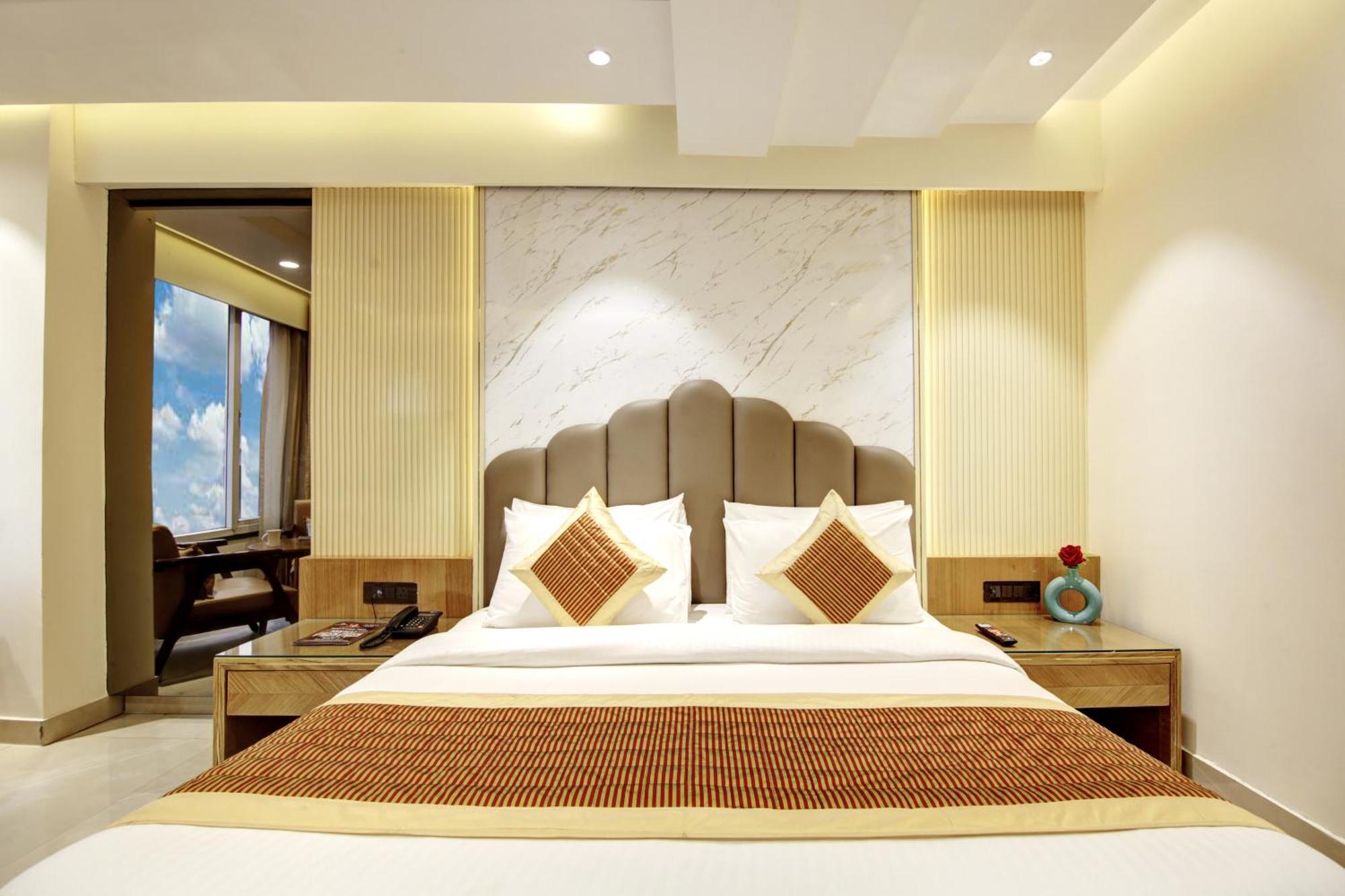 Hotel Krishna Plaza 'New Delhi' - By M S Hospitality Ngoại thất bức ảnh