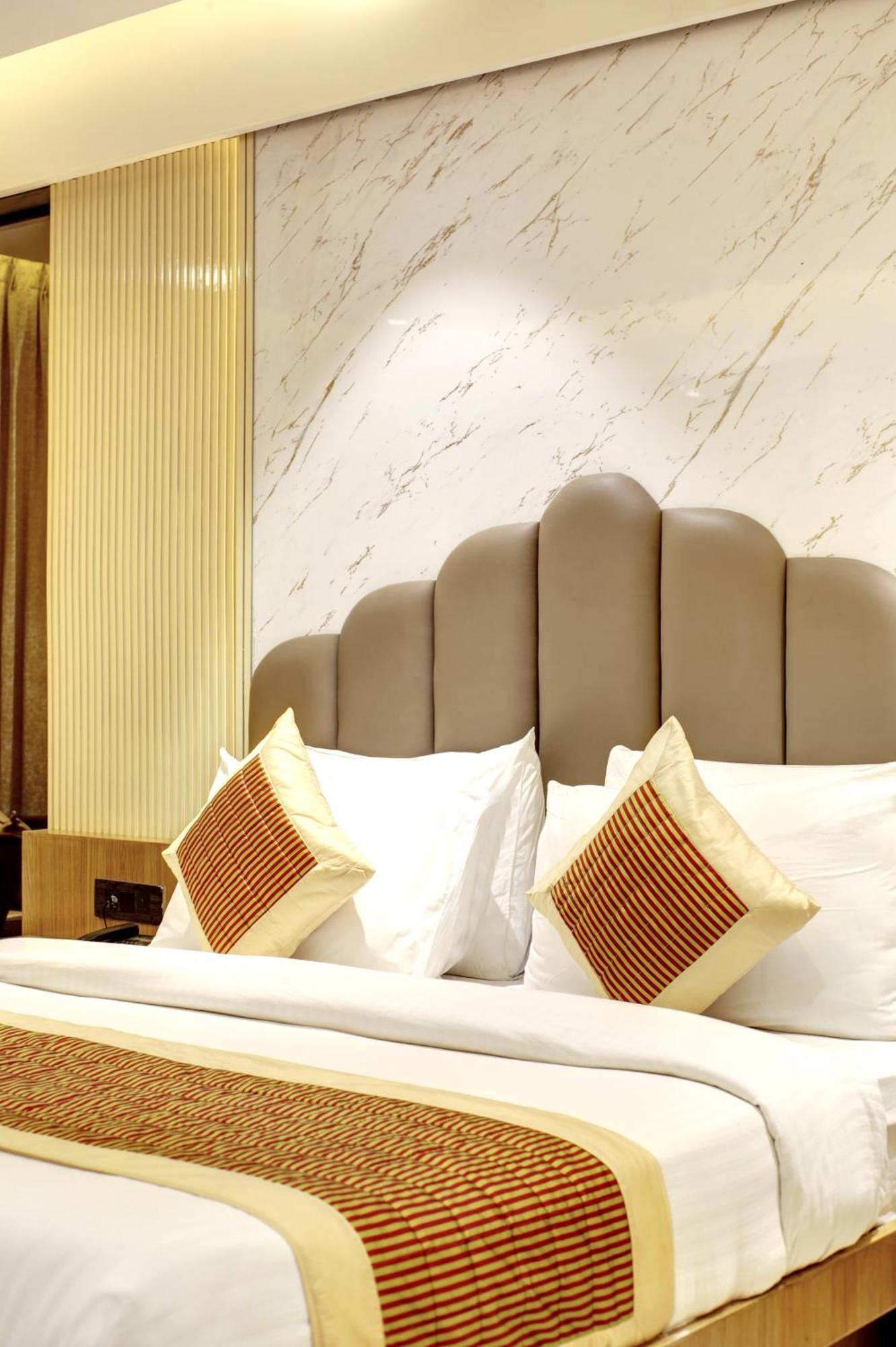 Hotel Krishna Plaza 'New Delhi' - By M S Hospitality Ngoại thất bức ảnh