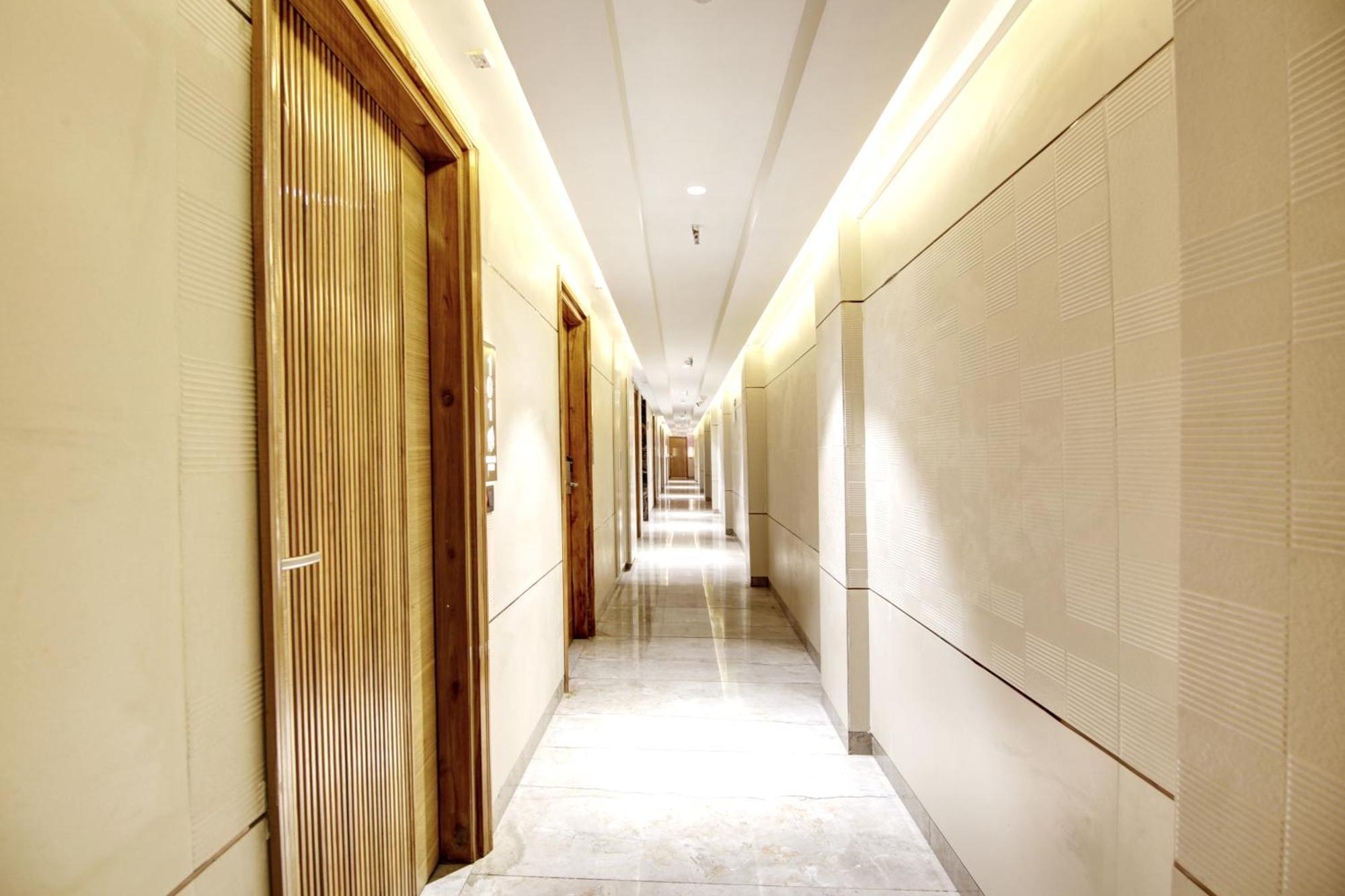 Hotel Krishna Plaza 'New Delhi' - By M S Hospitality Ngoại thất bức ảnh