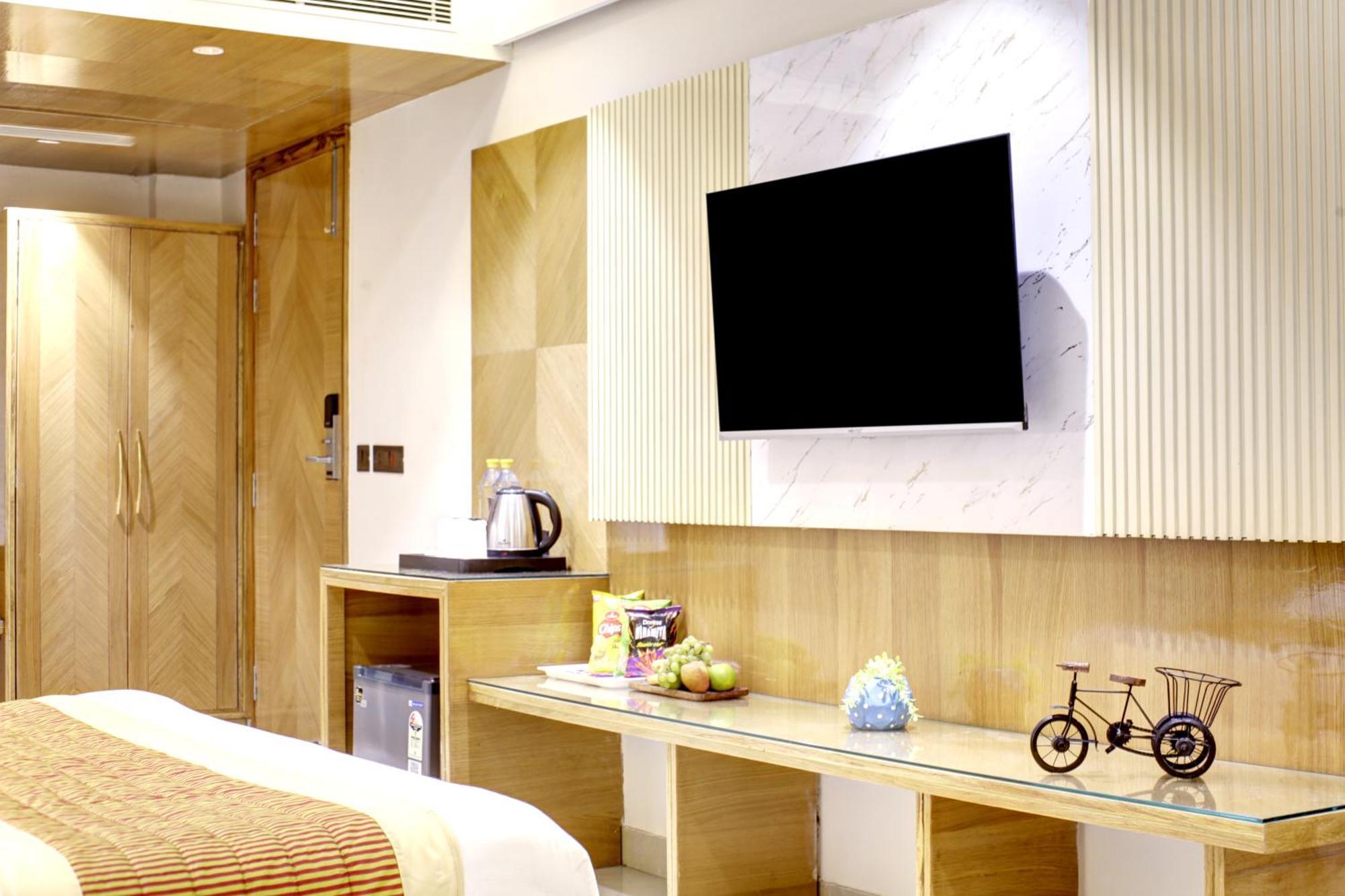 Hotel Krishna Plaza 'New Delhi' - By M S Hospitality Ngoại thất bức ảnh