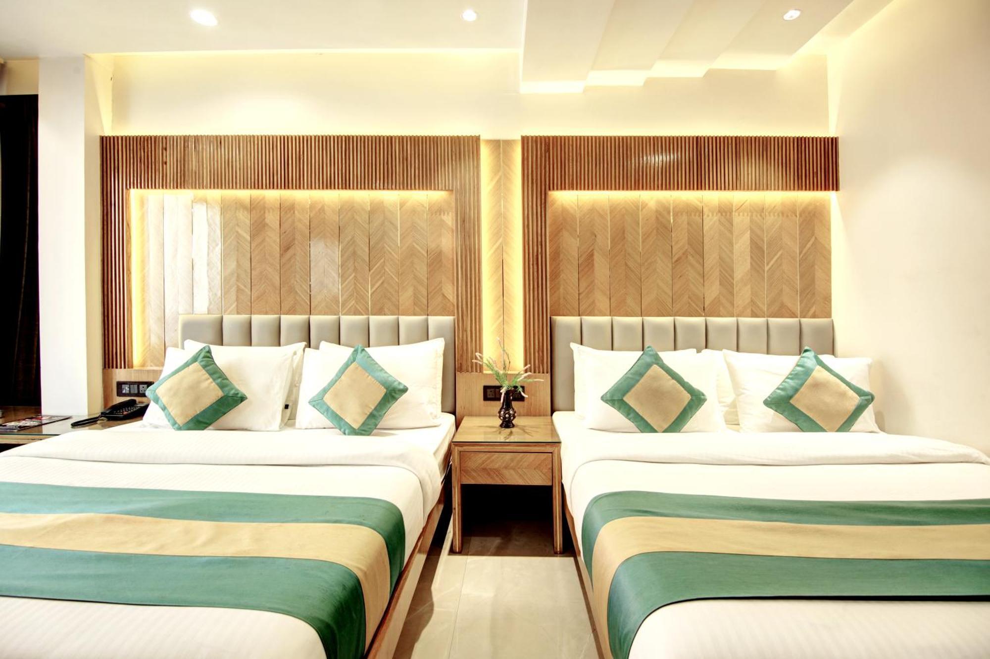 Hotel Krishna Plaza 'New Delhi' - By M S Hospitality Ngoại thất bức ảnh