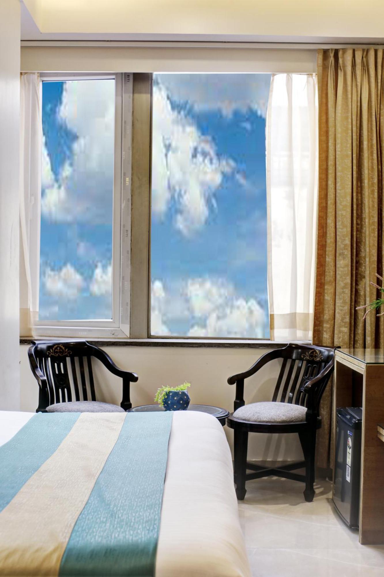 Hotel Krishna Plaza 'New Delhi' - By M S Hospitality Ngoại thất bức ảnh
