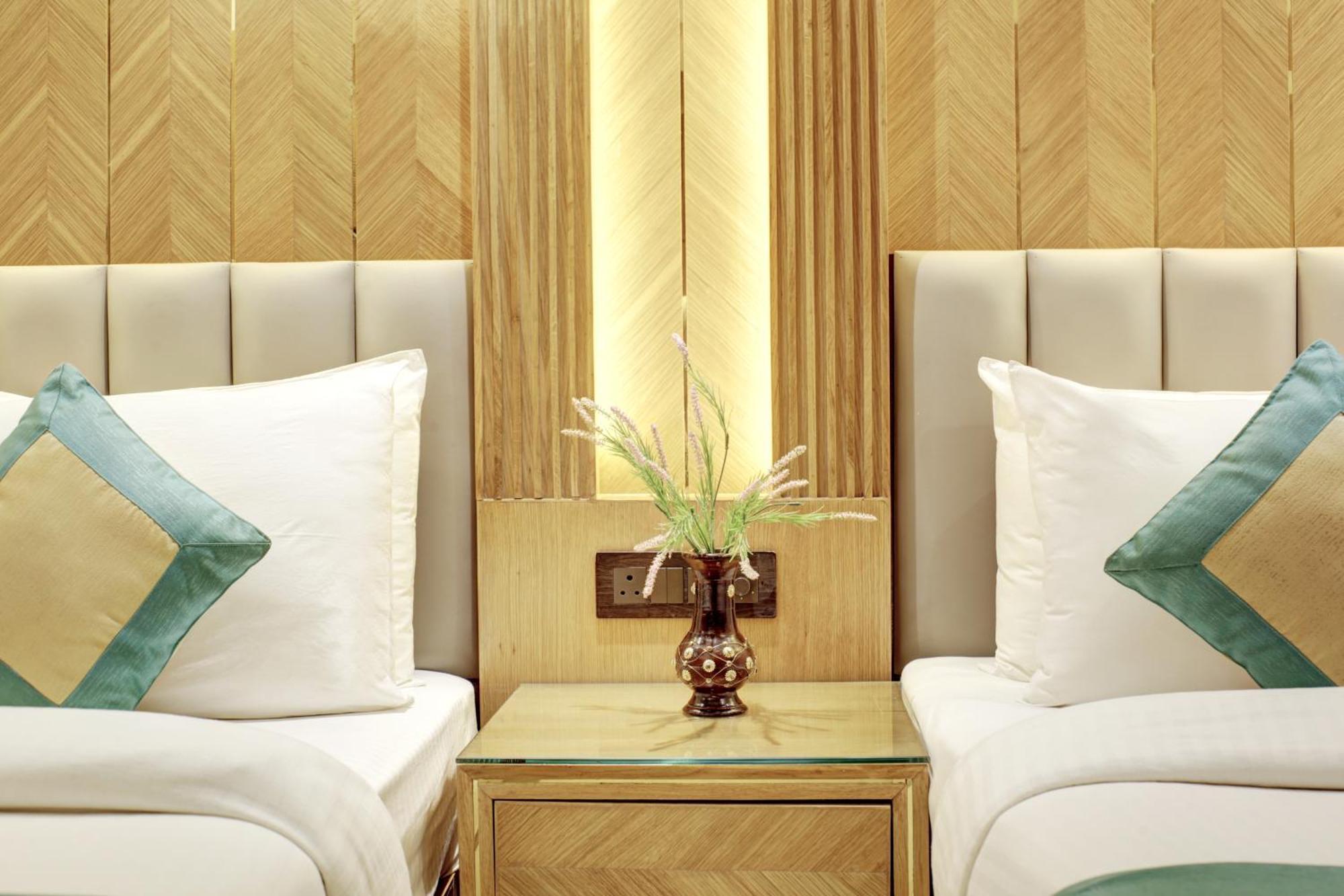 Hotel Krishna Plaza 'New Delhi' - By M S Hospitality Ngoại thất bức ảnh