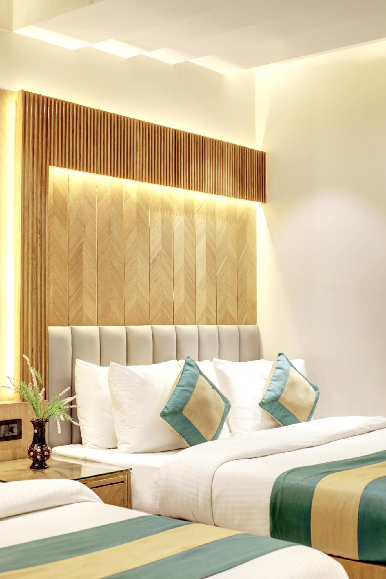 Hotel Krishna Plaza 'New Delhi' - By M S Hospitality Ngoại thất bức ảnh