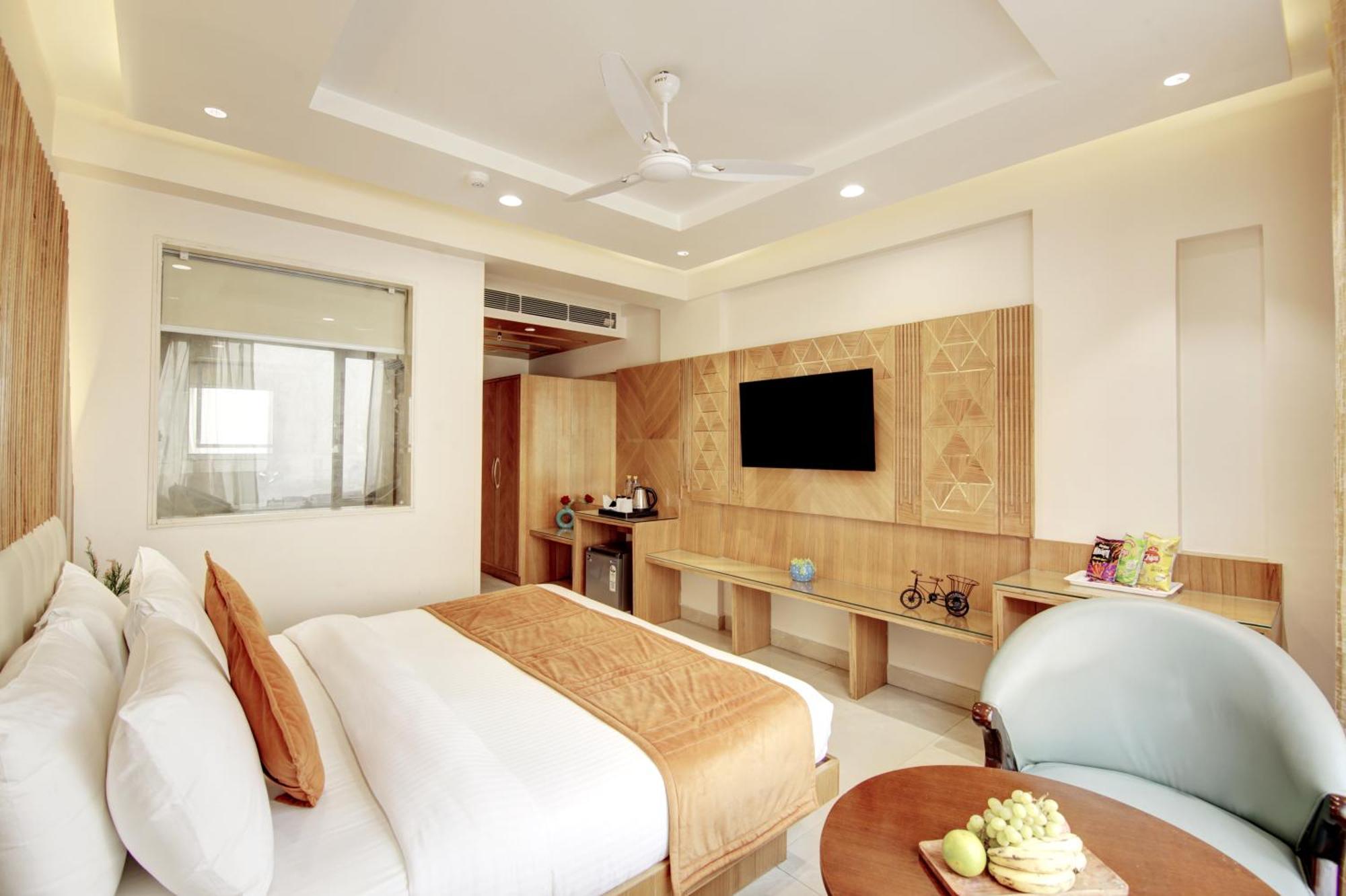 Hotel Krishna Plaza 'New Delhi' - By M S Hospitality Ngoại thất bức ảnh