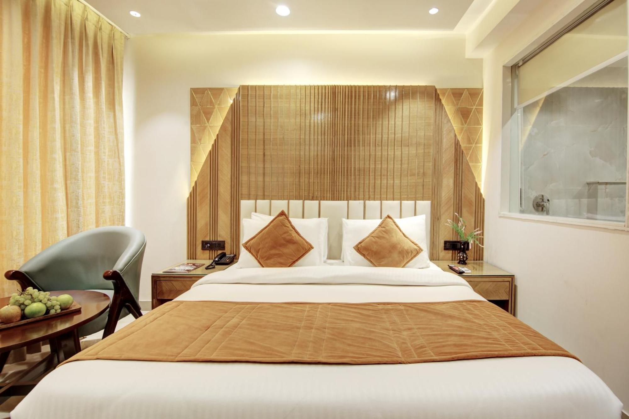 Hotel Krishna Plaza 'New Delhi' - By M S Hospitality Ngoại thất bức ảnh